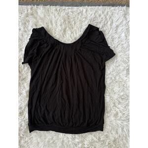 Suzy Shier Women’s Sz. L Black Short Sleeved Waist Band Flowy Top. Pretty